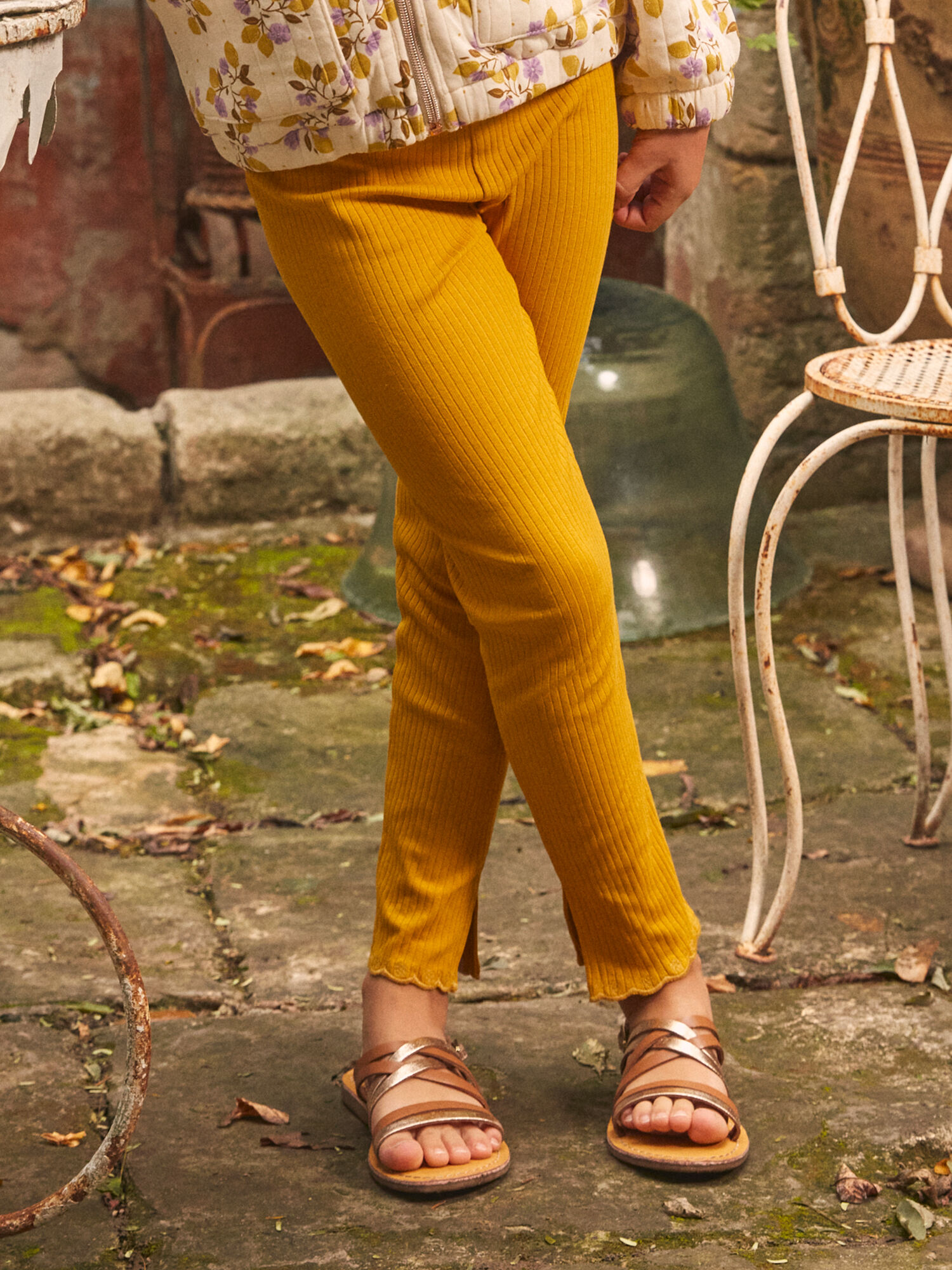 15 Easy Ways to Wear Mustard Pants - Pretty Designs | Mustard pants, How to  wear, Pretty designs
